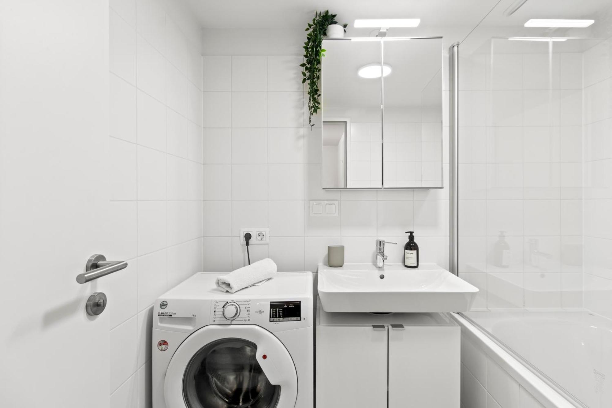 Balcony Apartment I 50 M² I Near City Center Vienna Esterno foto